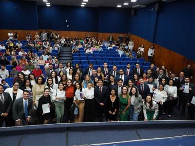 Foto da Notícia: OAB-MT faz a entrega de certidões para estagiários e advogados